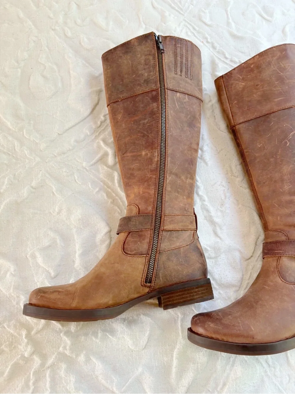 Born Braydon Distressed Leather Boots Size 6.5 New